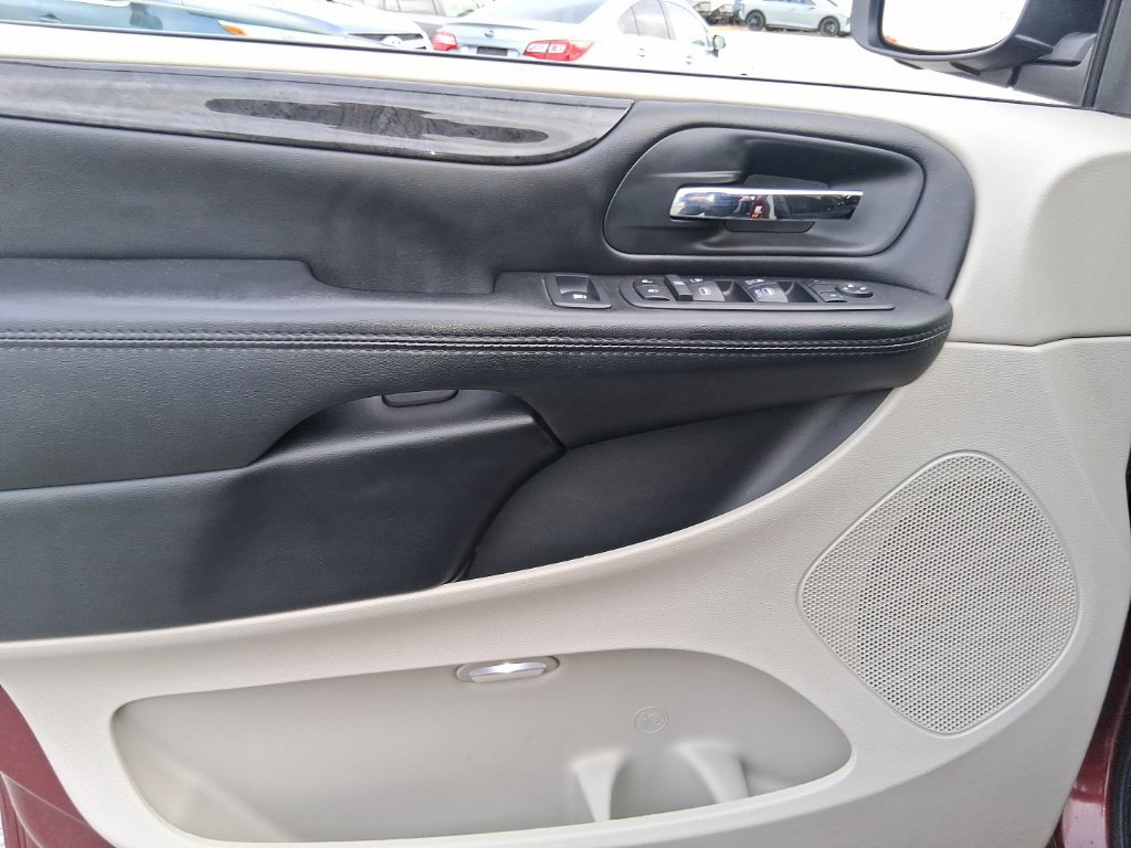 Used 2019 Dodge Grand Caravan SE w/ UConnect Hands-Free Group FWD image 14