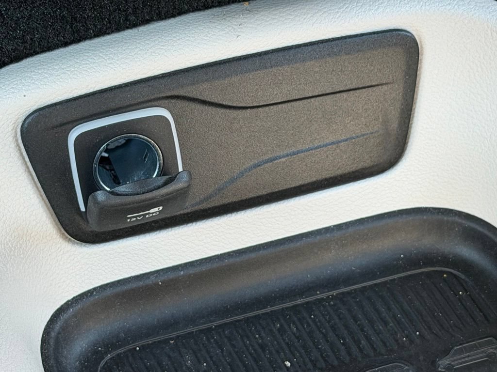 Used 2024 Chrysler Pacifica Touring-L FWD image 19