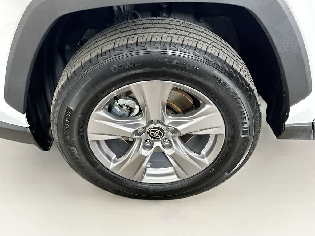 Used 2025 Toyota RAV4 XLE AWD/4WD image 8