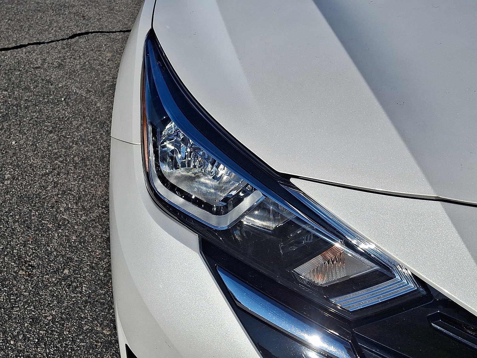 Used 2024 Nissan Versa SV image 8