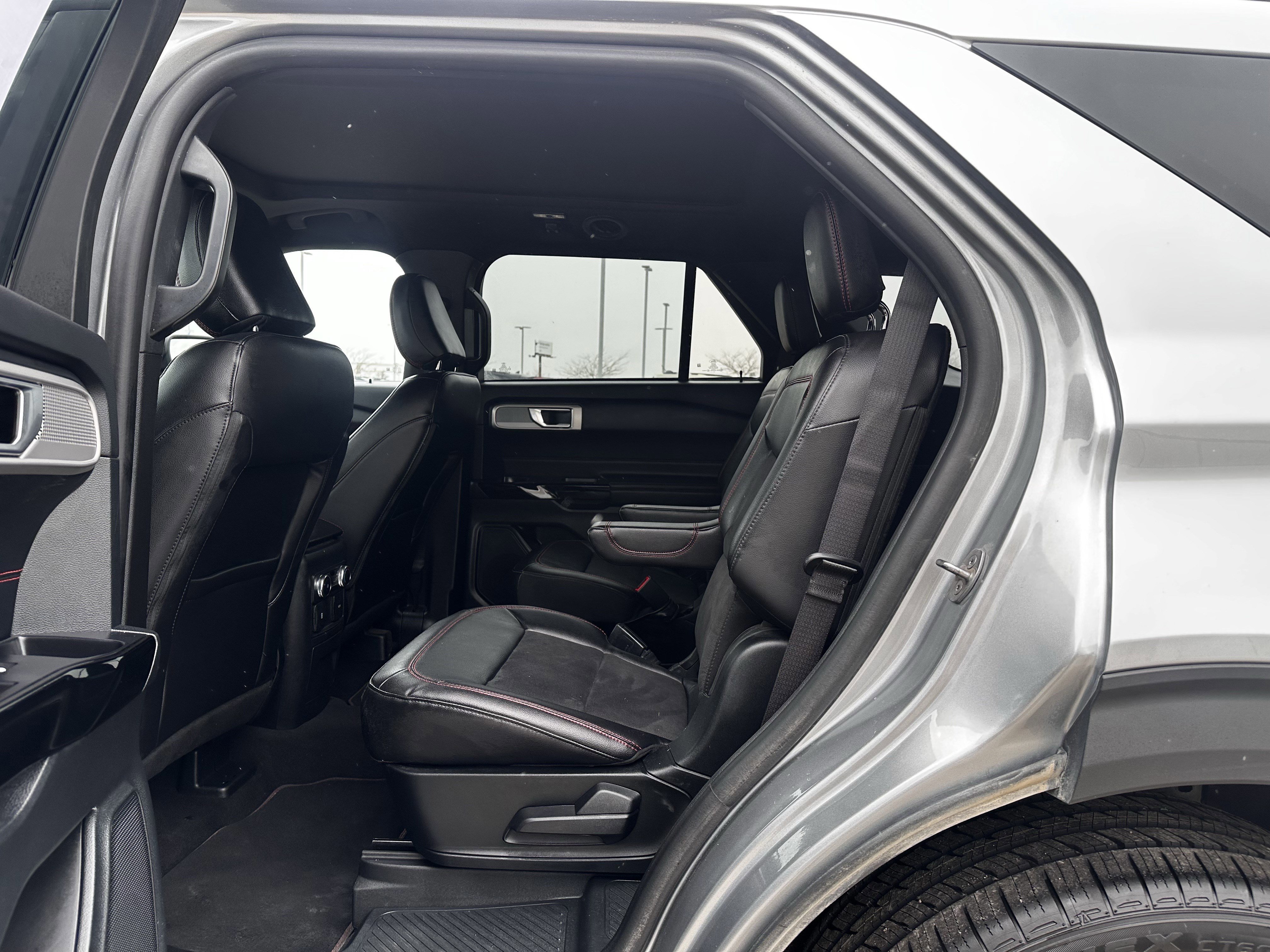 Certified 2023 Ford Explorer ST-Line w/ Class IV Trailer Tow Package image 19