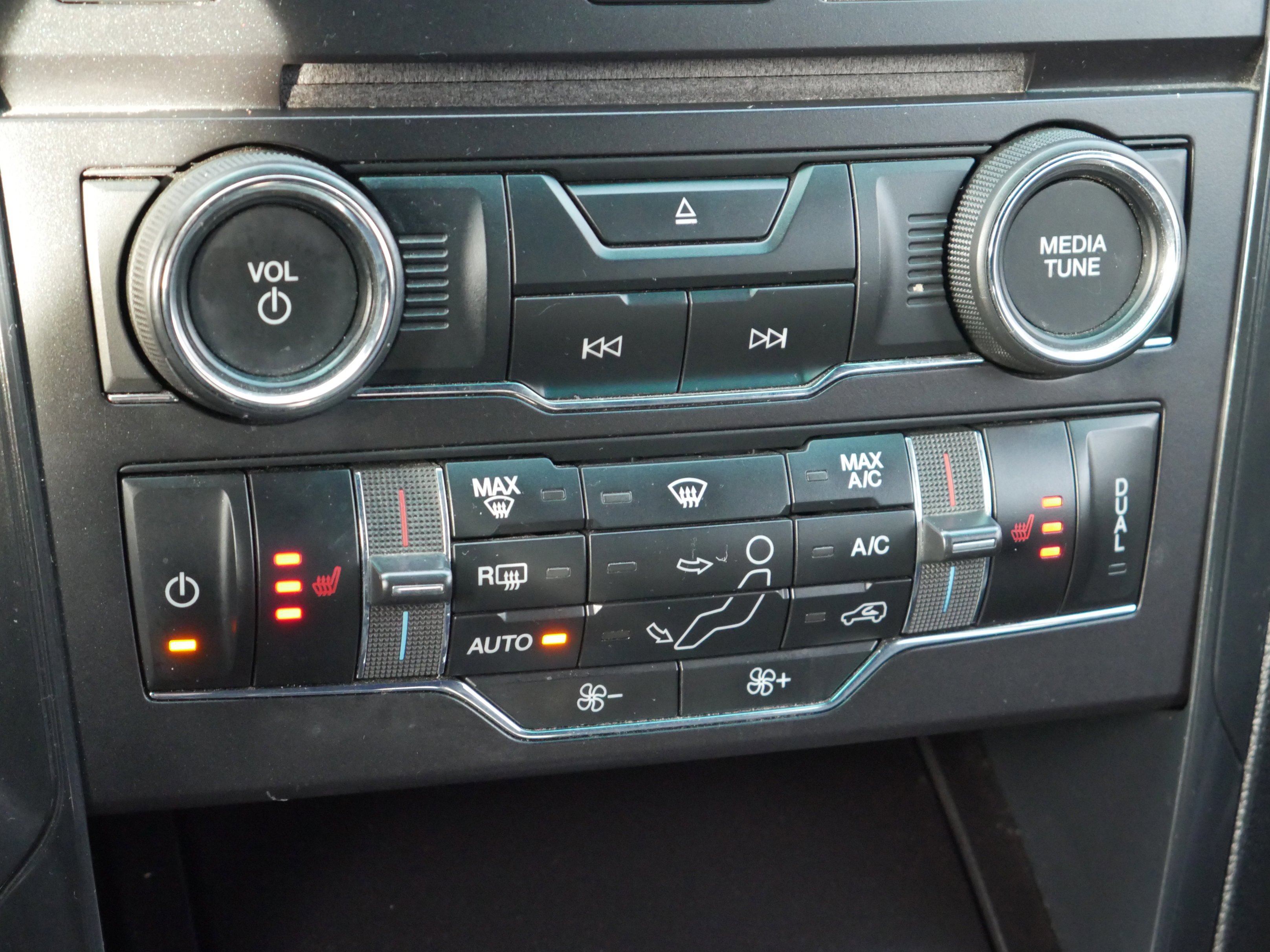 Certified 2017 Ford Explorer XLT w/ Equipment Group 202A image 18