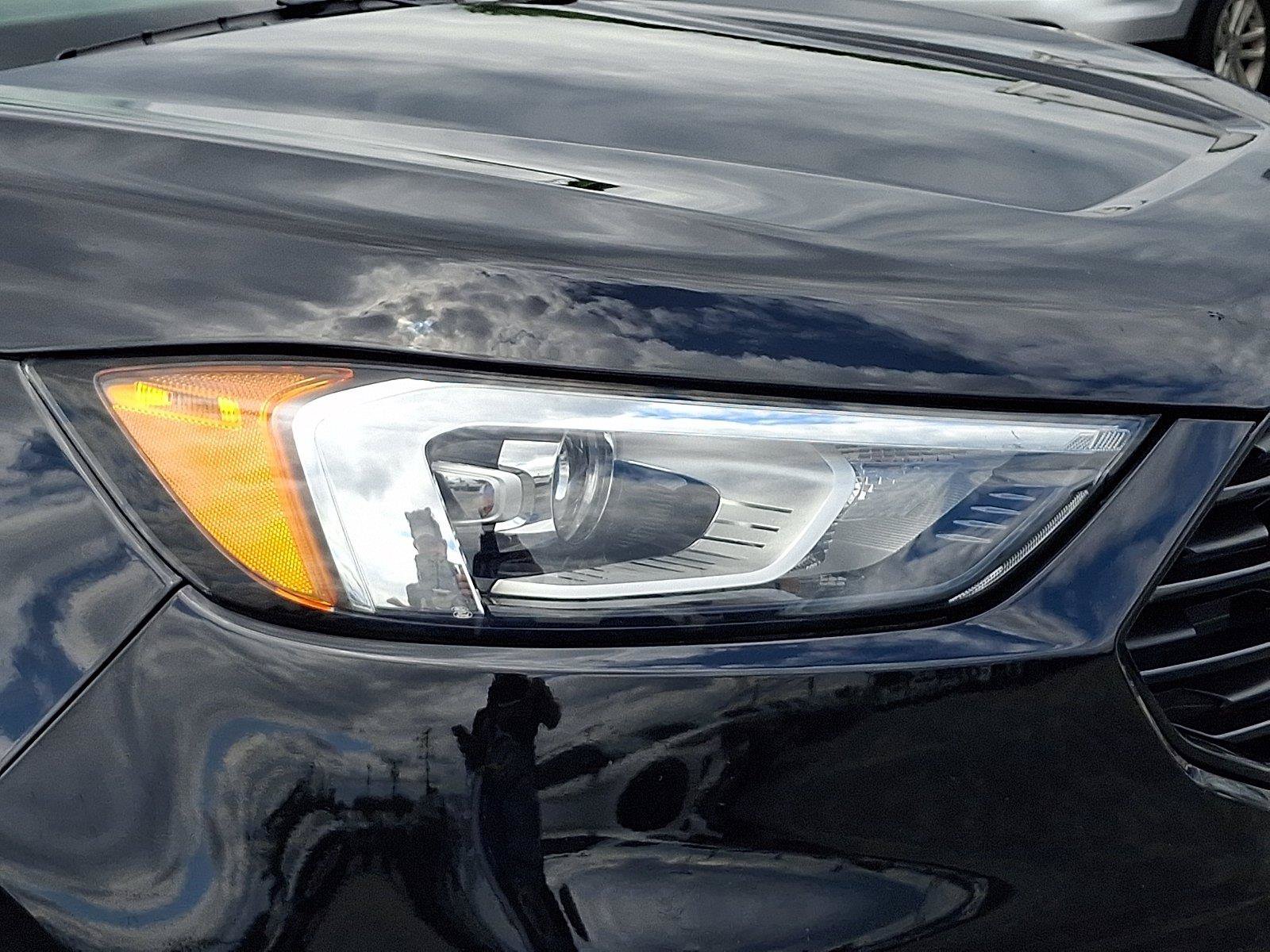 Certified 2022 Ford Edge SE w/ Black Appearance Package AWD/4WD image 9