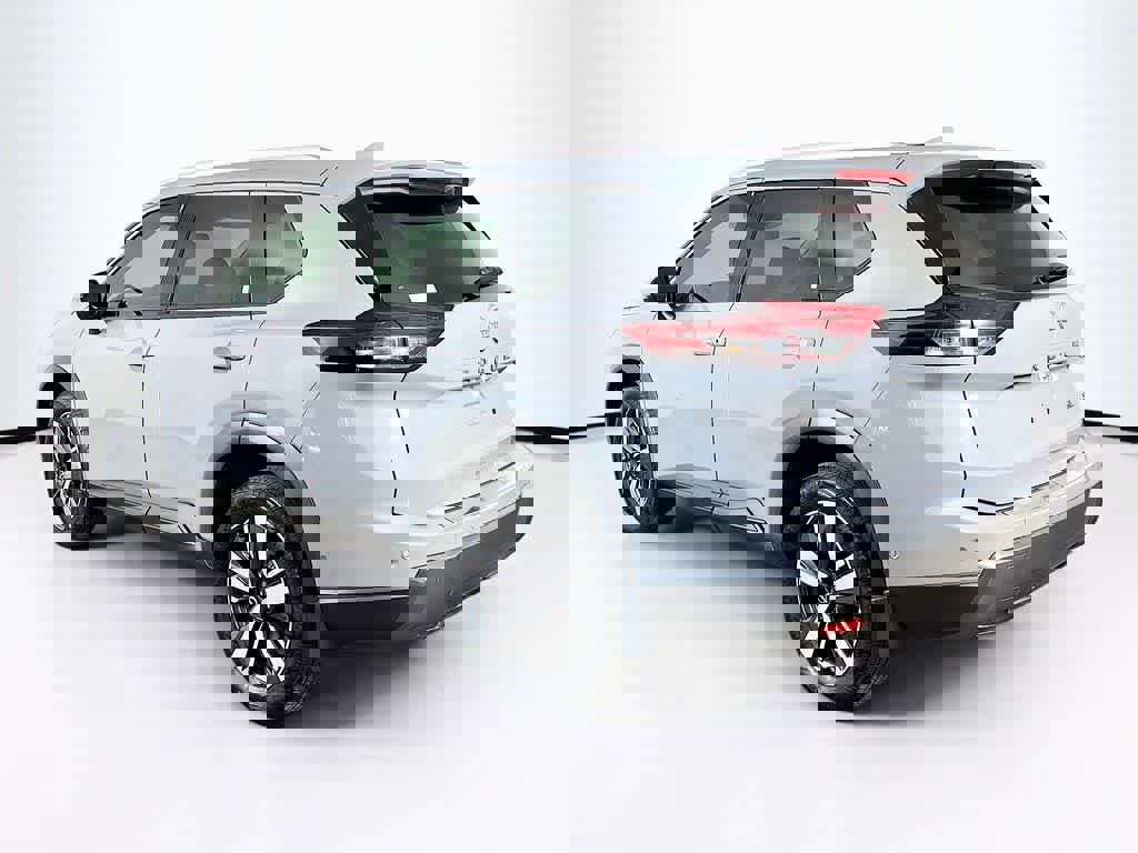 Used 2024 Nissan Rogue SL image 4