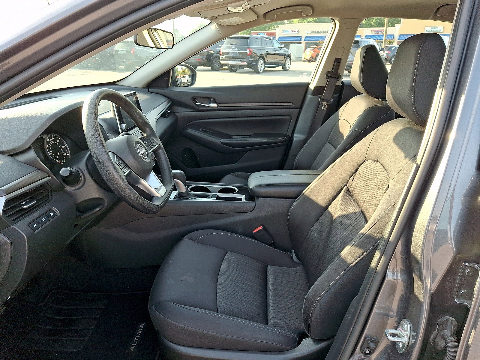Used 2024 Nissan Altima 2.5 SV FWD image 12