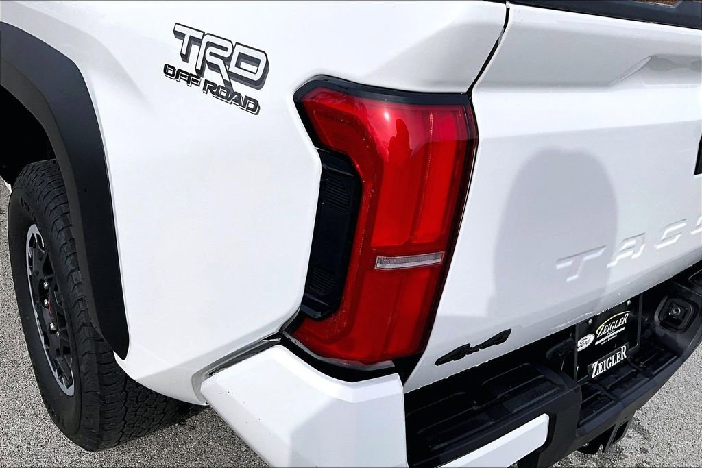 Used 2025 Toyota Tacoma TRD Off-Road AWD/4WD image 28