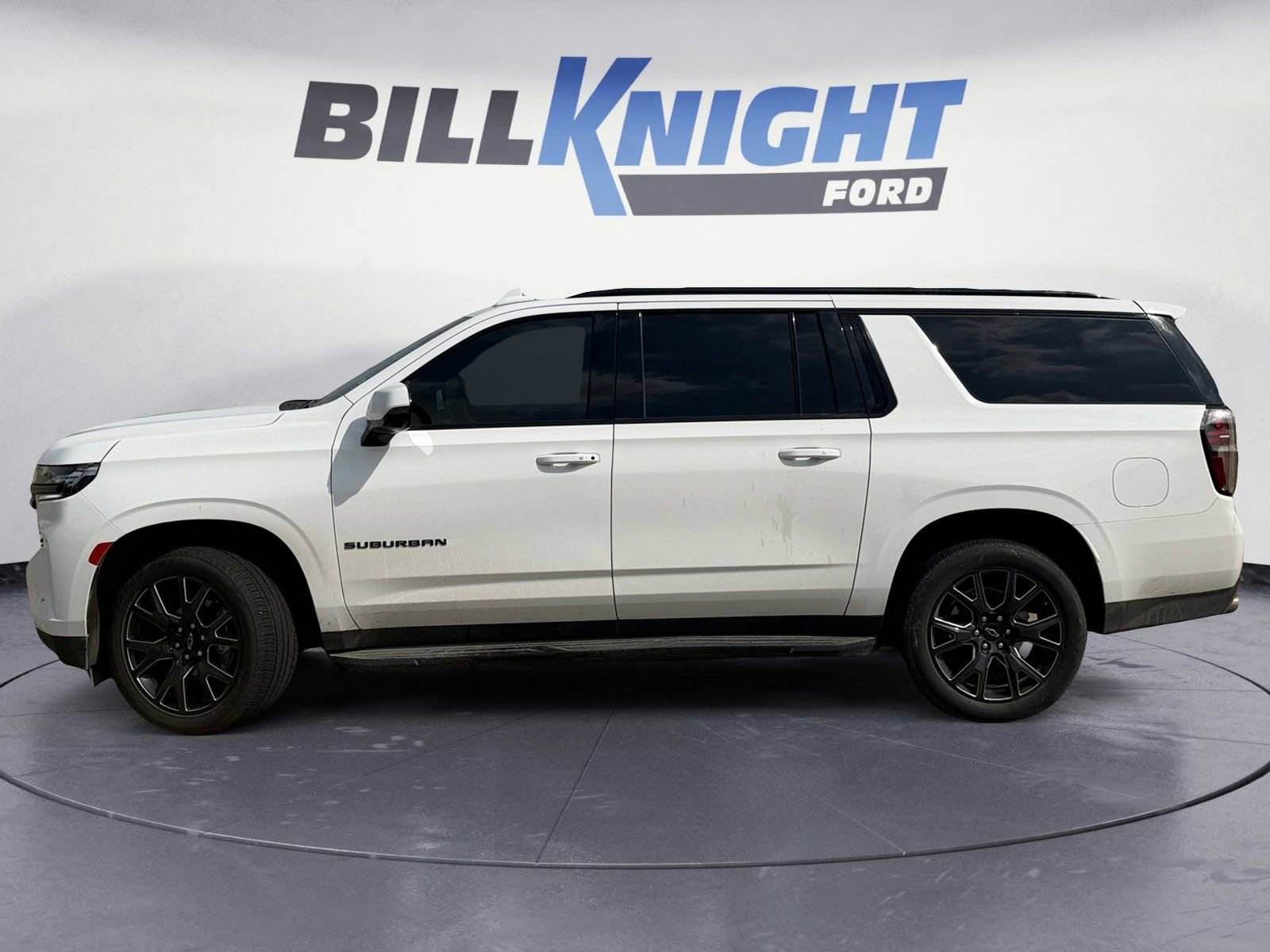 Used 2023 Chevrolet Suburban RST w/ Sport Performance Package AWD/4WD image 2