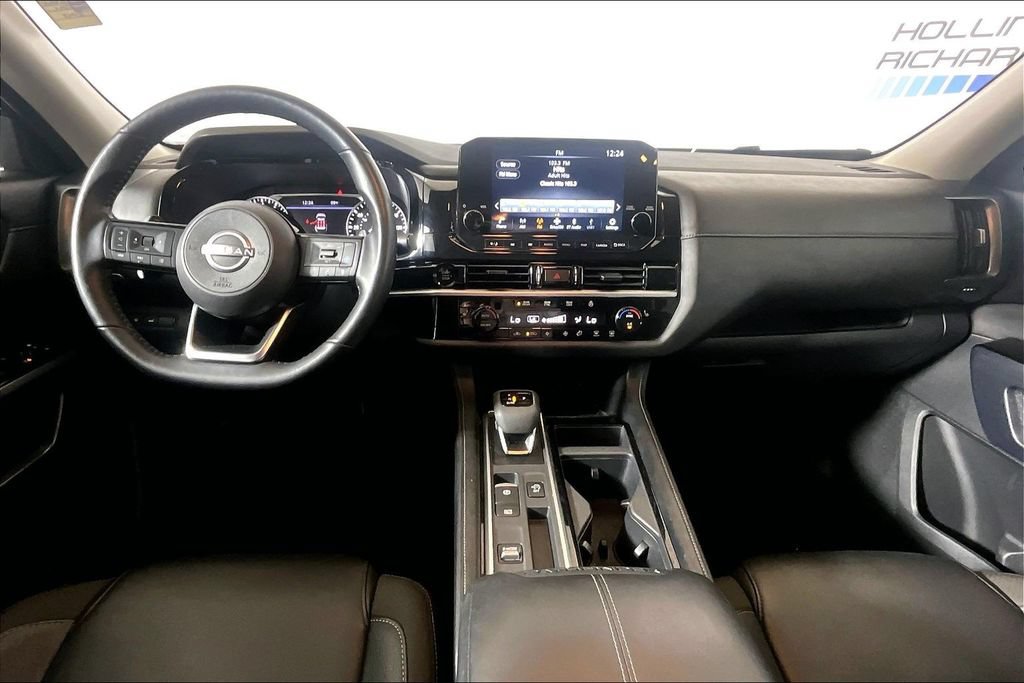 Used 2025 Nissan Pathfinder SL FWD image 11