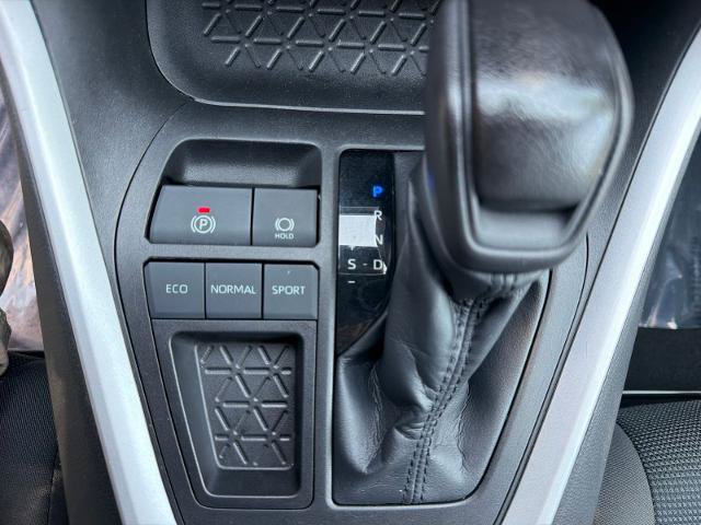 Used 2022 Toyota RAV4 LE FWD image 18