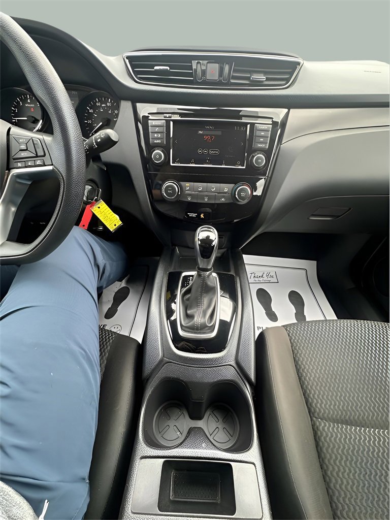 Used 2021 Nissan Rogue Sport S image 26