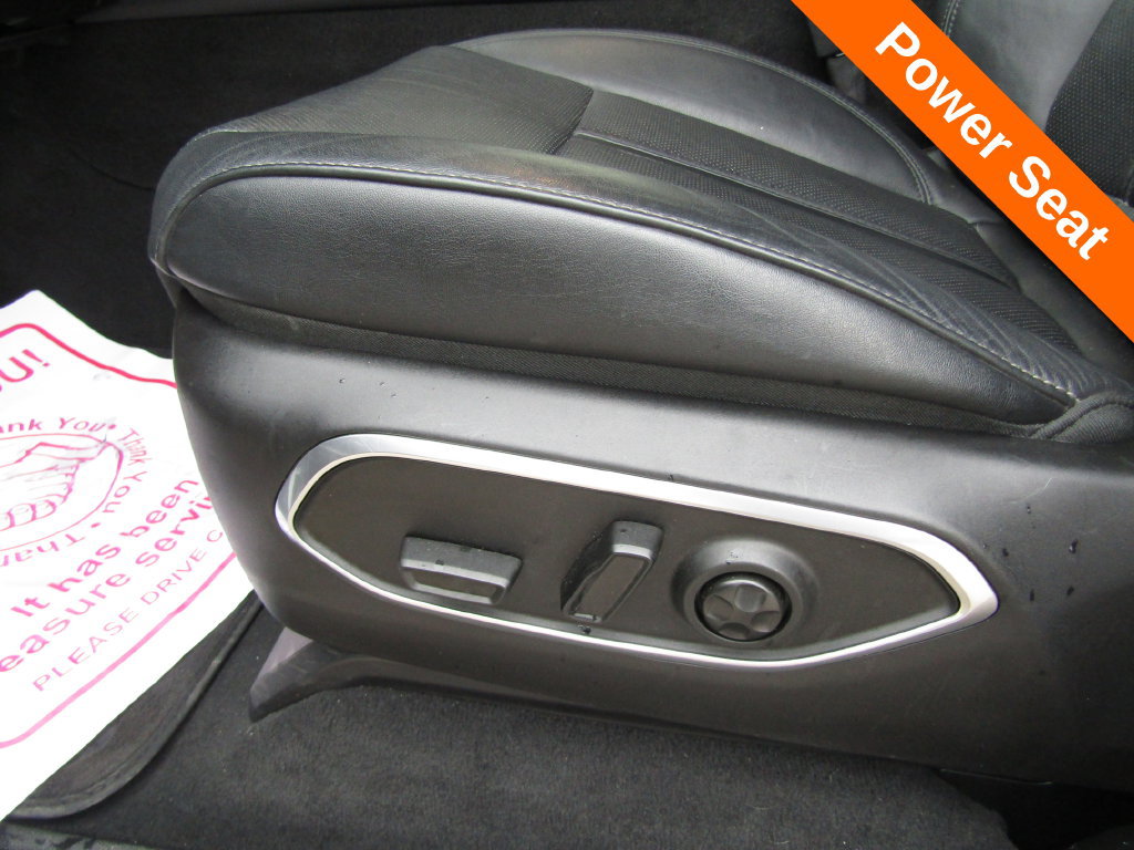 Used 2025 Jeep Wagoneer L Series II AWD/4WD image 8