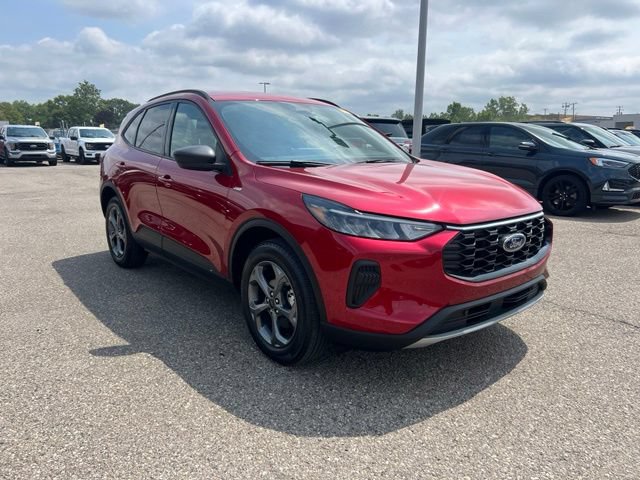 Certified 2025 Ford Escape ST-Line w/ Tech Pack #1 AWD/4WD image 3