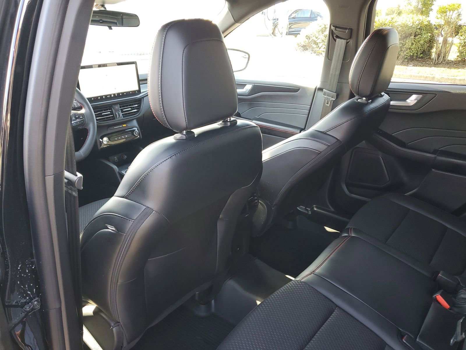Certified 2024 Ford Escape ST-Line w/ Tech Pack #1 AWD/4WD image 11