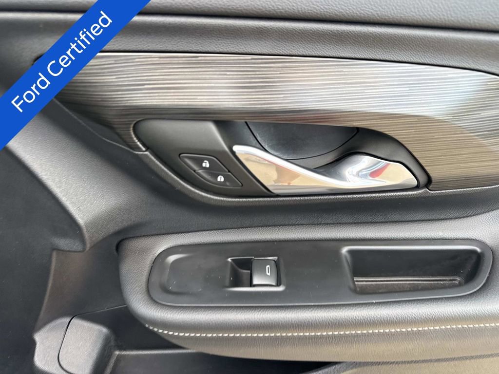 Used 2022 GMC Terrain SLE w/ Elevation Edition image 16