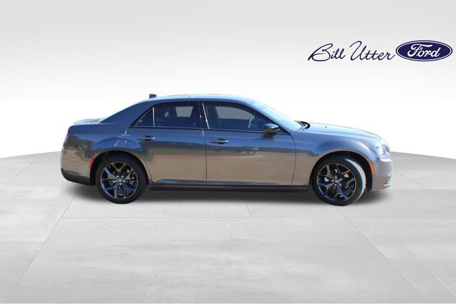 Used 2023 Chrysler 300 Touring w/ Sport Appearance Package image 6