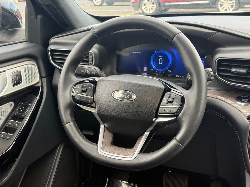 Certified 2023 Ford Explorer Platinum w/ Technology Package AWD/4WD image 19