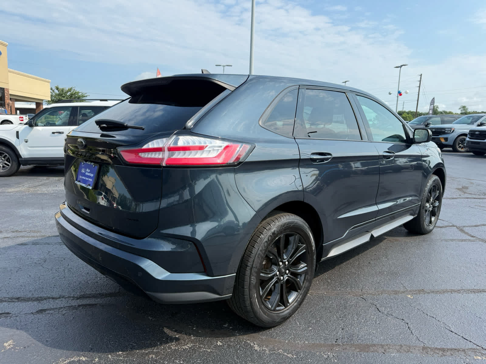 Certified 2023 Ford Edge SE w/ Black Appearance Package AWD/4WD image 19