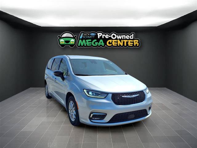 Used 2024 Chrysler Pacifica Touring-L FWD image 28