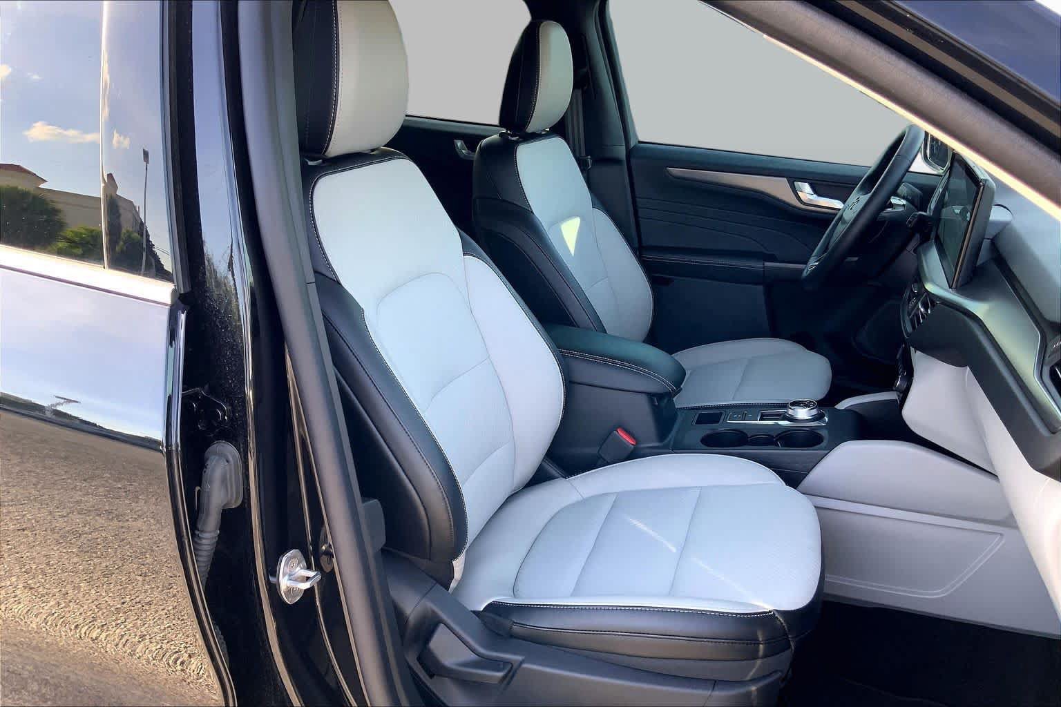 Certified 2025 Ford Escape SE FWD image 18