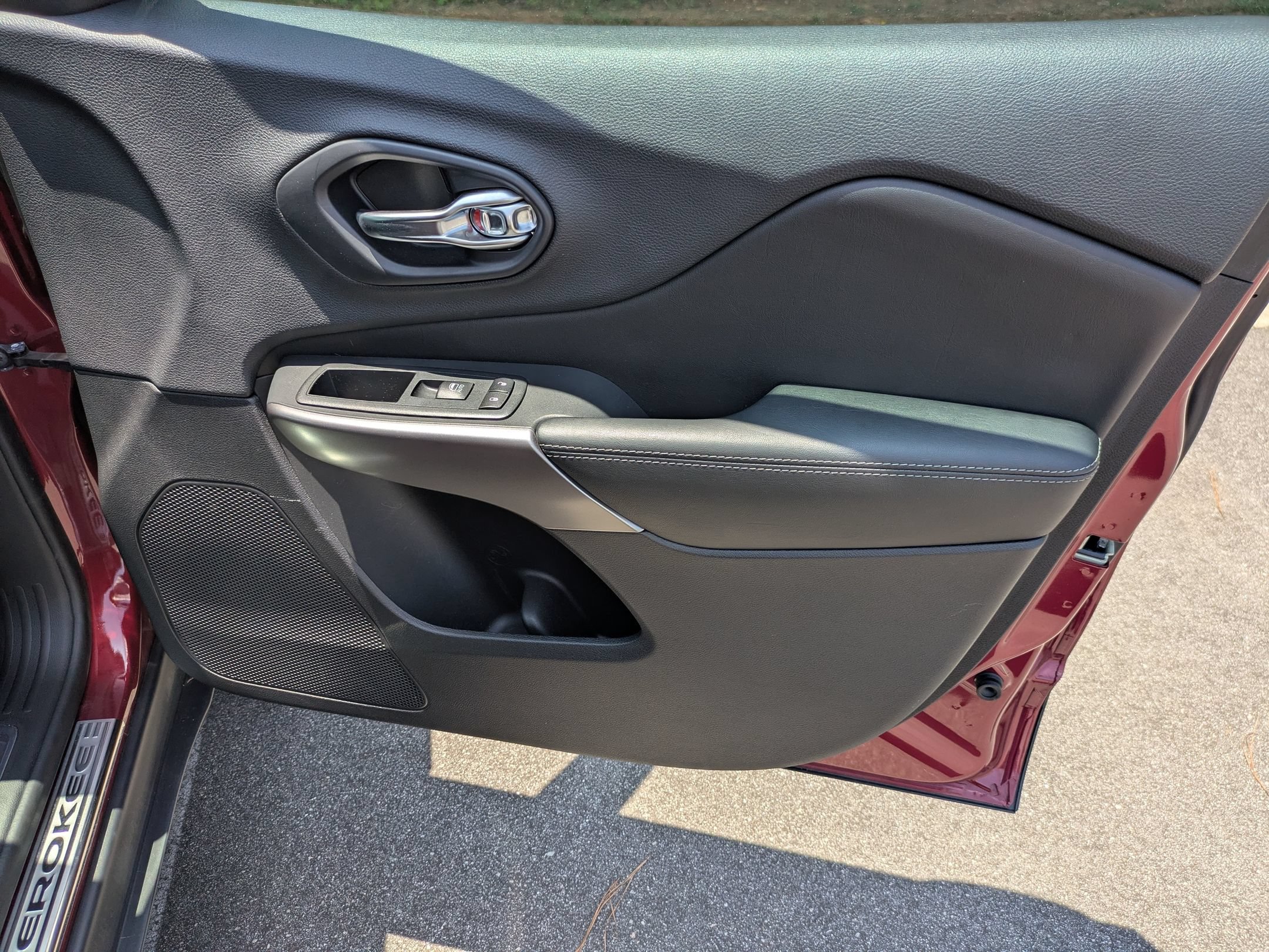 Used 2019 Jeep Cherokee Limited AWD/4WD image 39