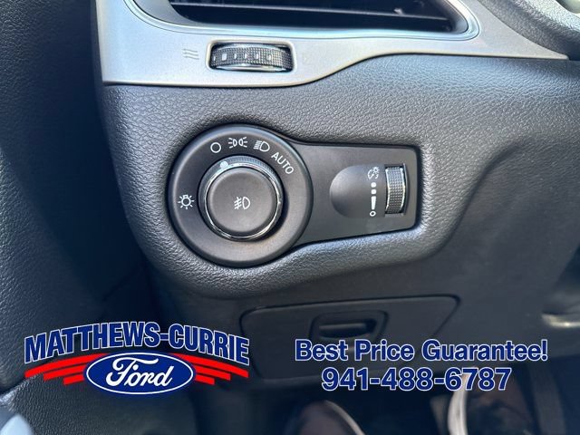 Used 2022 Jeep Cherokee Latitude w/ Trailer Tow Group AWD/4WD image 24