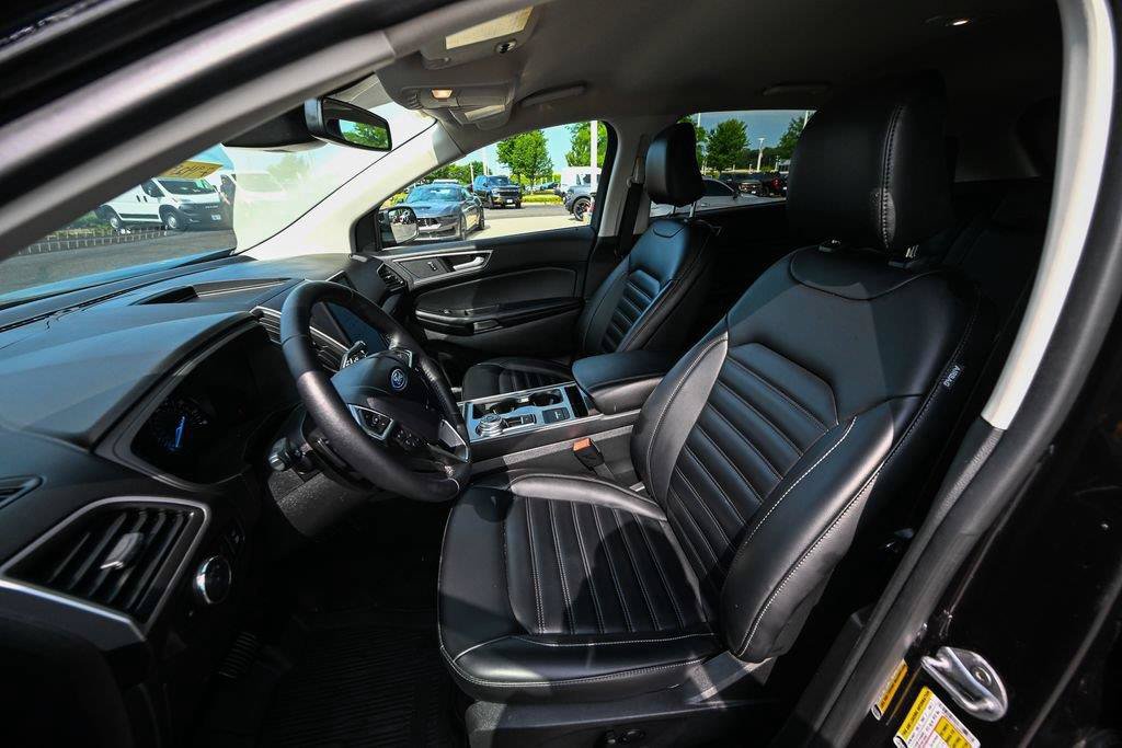 Certified 2024 Ford Edge SEL w/ Convenience Package AWD/4WD image 3