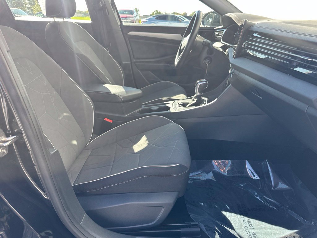 Used 2025 Volkswagen Jetta Sport FWD image 30