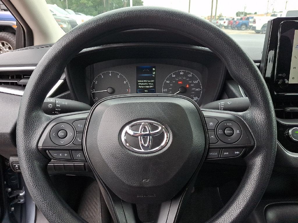 Used 2025 Toyota Corolla LE w/ Convenience Package FWD image 18