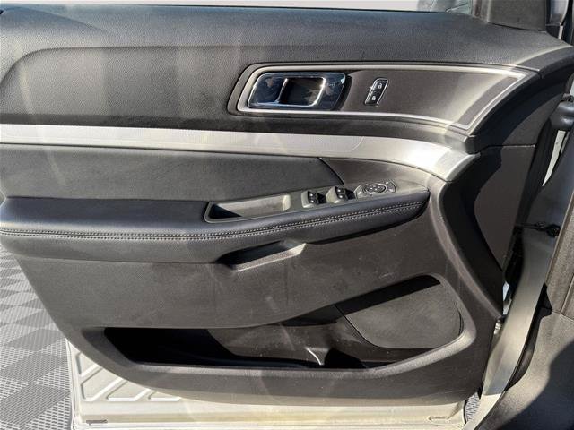 Certified 2017 Ford Explorer XLT w/ Equipment Group 202A AWD/4WD image 16