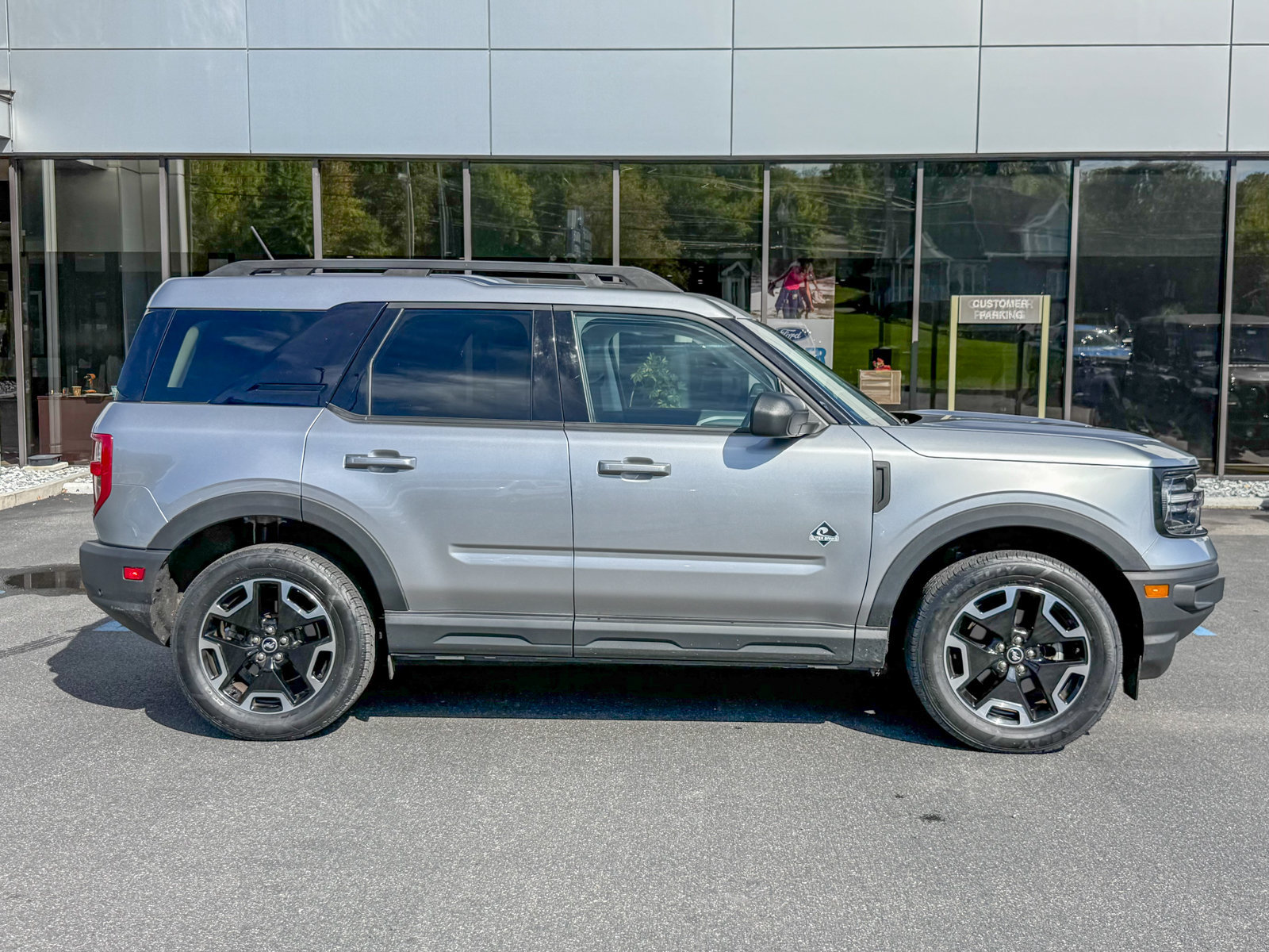 Certified 2023 Ford Bronco Sport Outer Banks w/ Tech Package AWD/4WD image 7