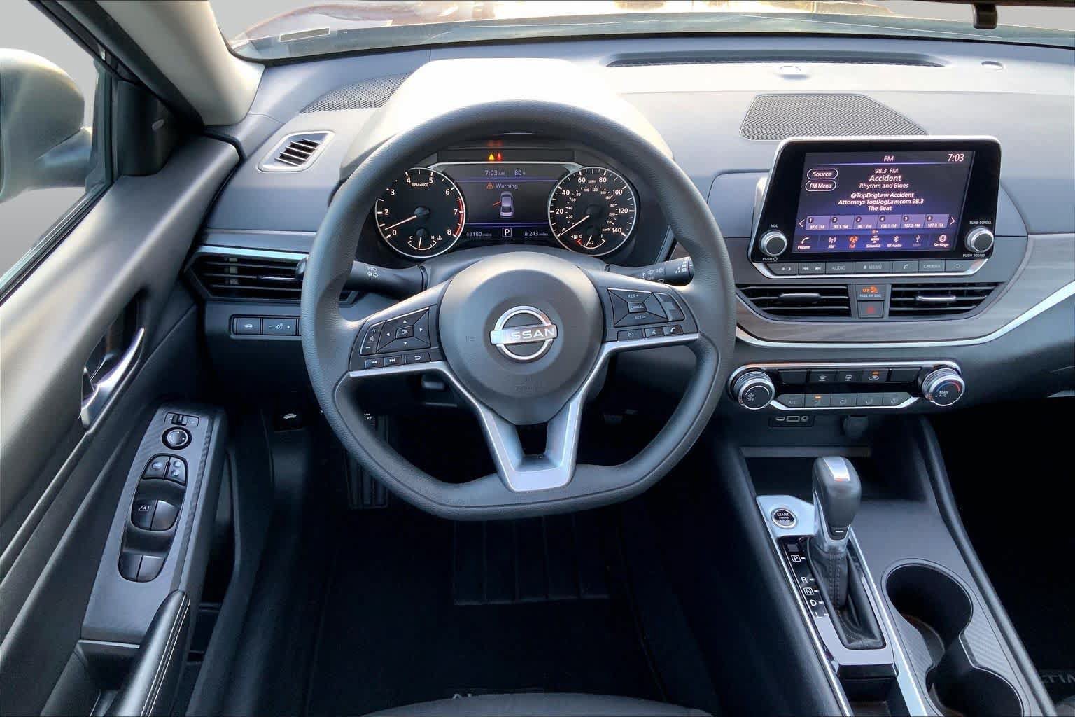 Used 2025 Nissan Altima 2.5 SV FWD image 6