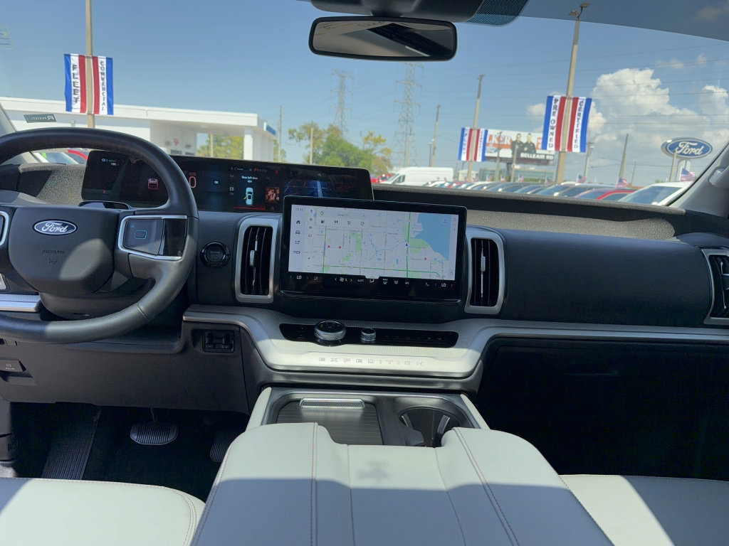 Certified 2025 Ford Expedition Active image 38