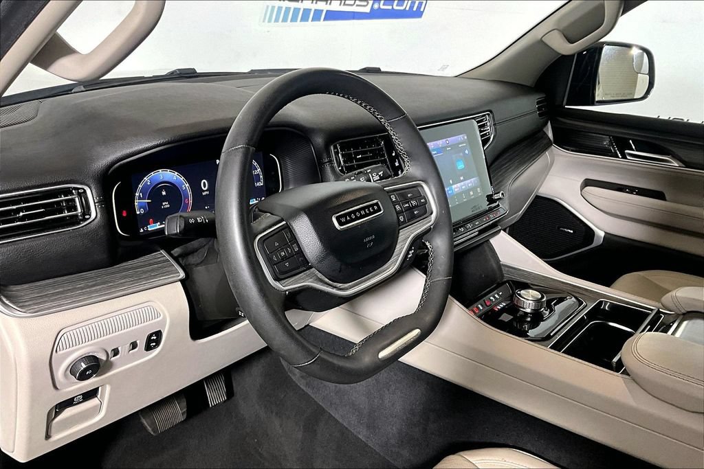Used 2024 Jeep Wagoneer L Series II RWD image 10