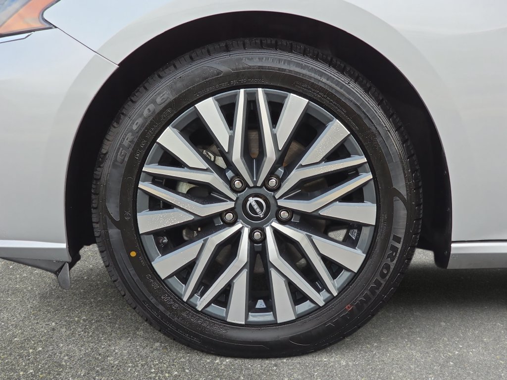 Used 2024 Nissan Altima 2.5 SV FWD image 28