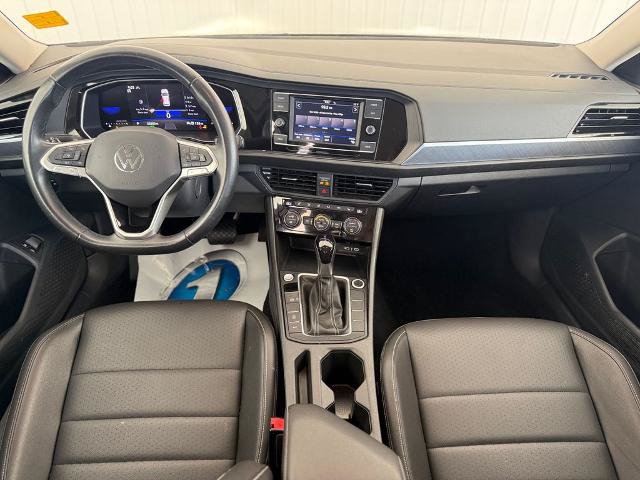 Used 2024 Volkswagen Jetta SE FWD image 3
