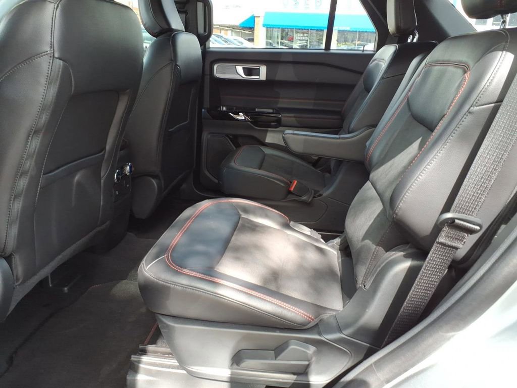 Certified 2024 Ford Explorer ST-Line w/ Class IV Trailer Tow Package AWD/4WD image 11