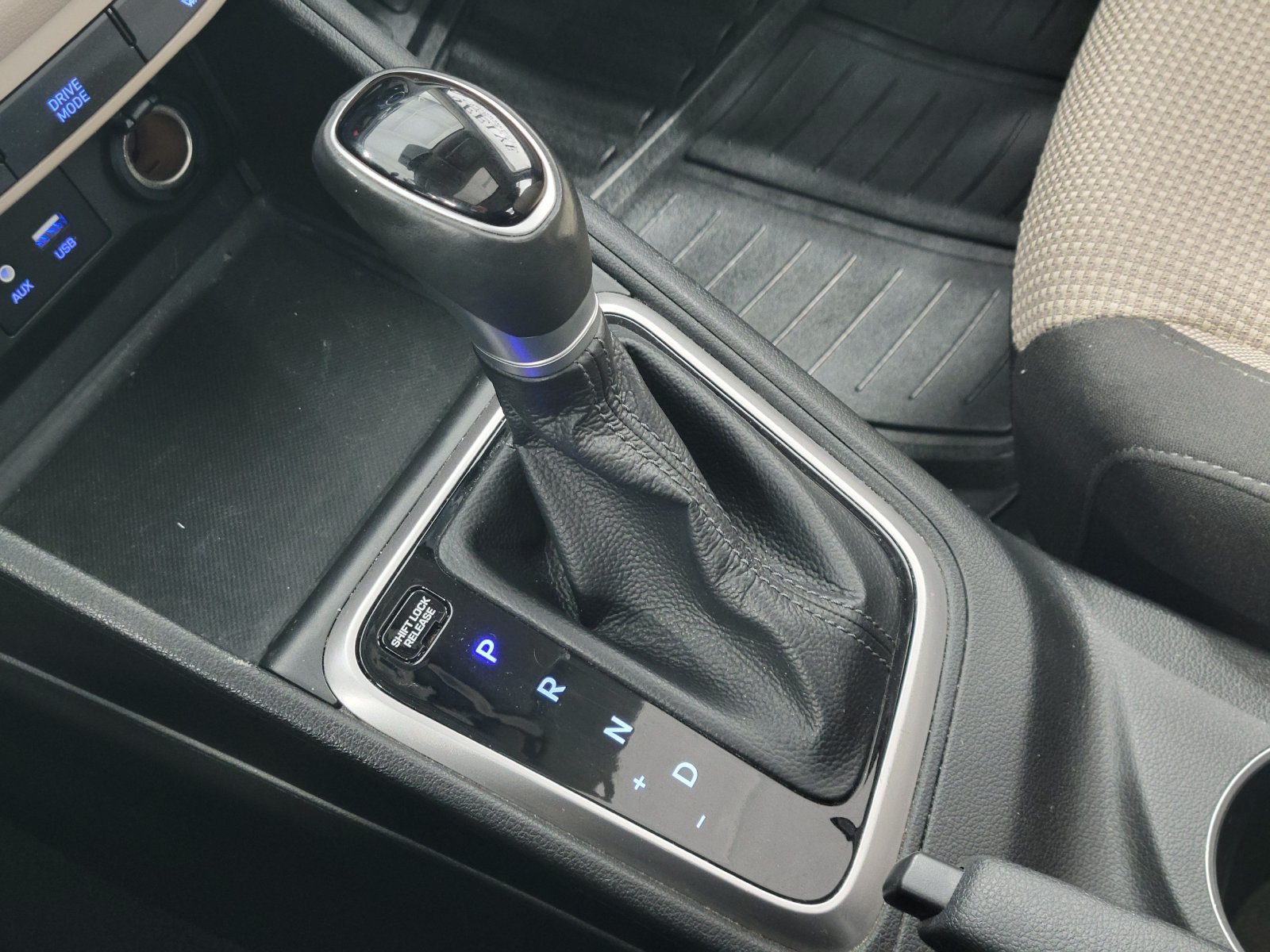 Used 2022 Hyundai Accent Limited FWD image 23