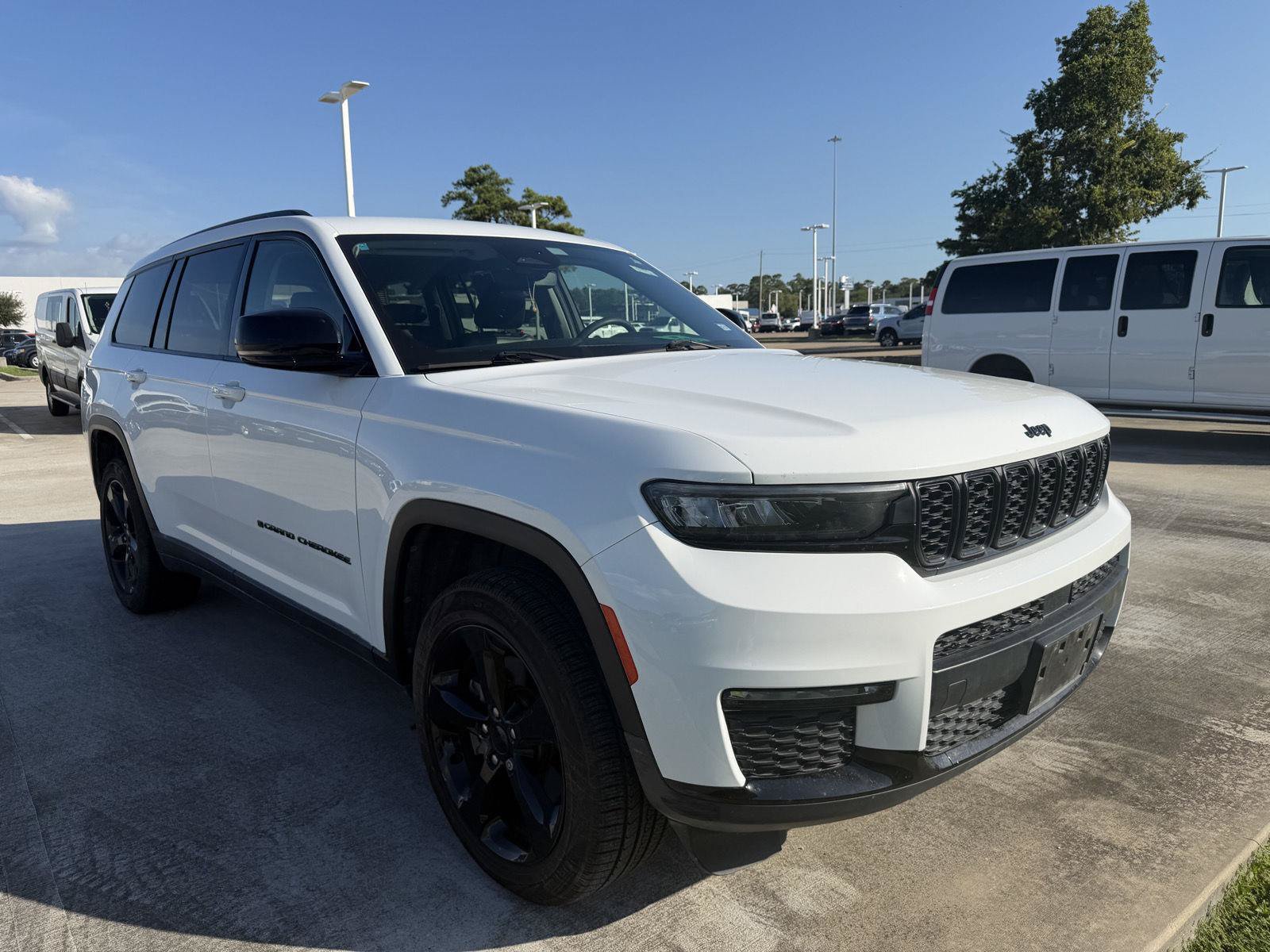 Used 2023 Jeep Grand Cherokee L Limited w/ Black Appearance Package RWD image 2