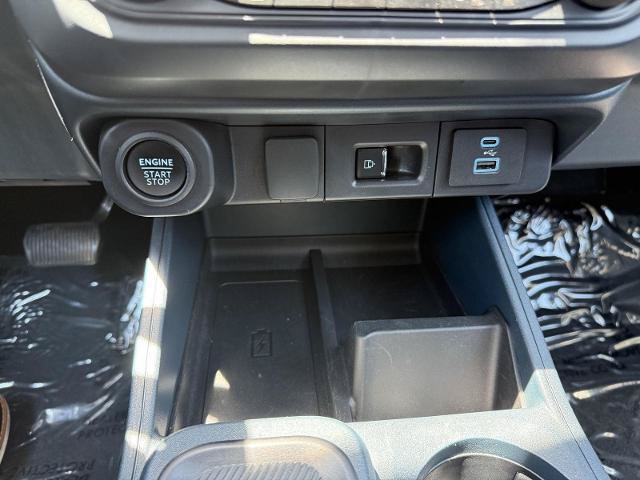 Certified 2024 Ford Maverick Lariat w/ Black Appearance Package FWD image 16