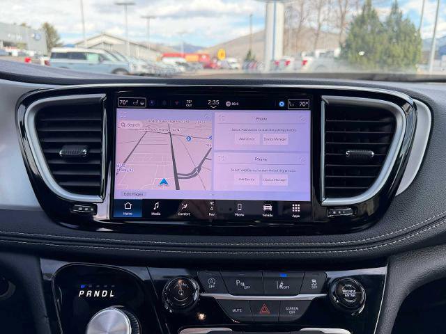 Used 2025 Chrysler Pacifica Limited image 16