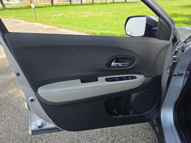 Used 2022 Honda HR-V LX image 30