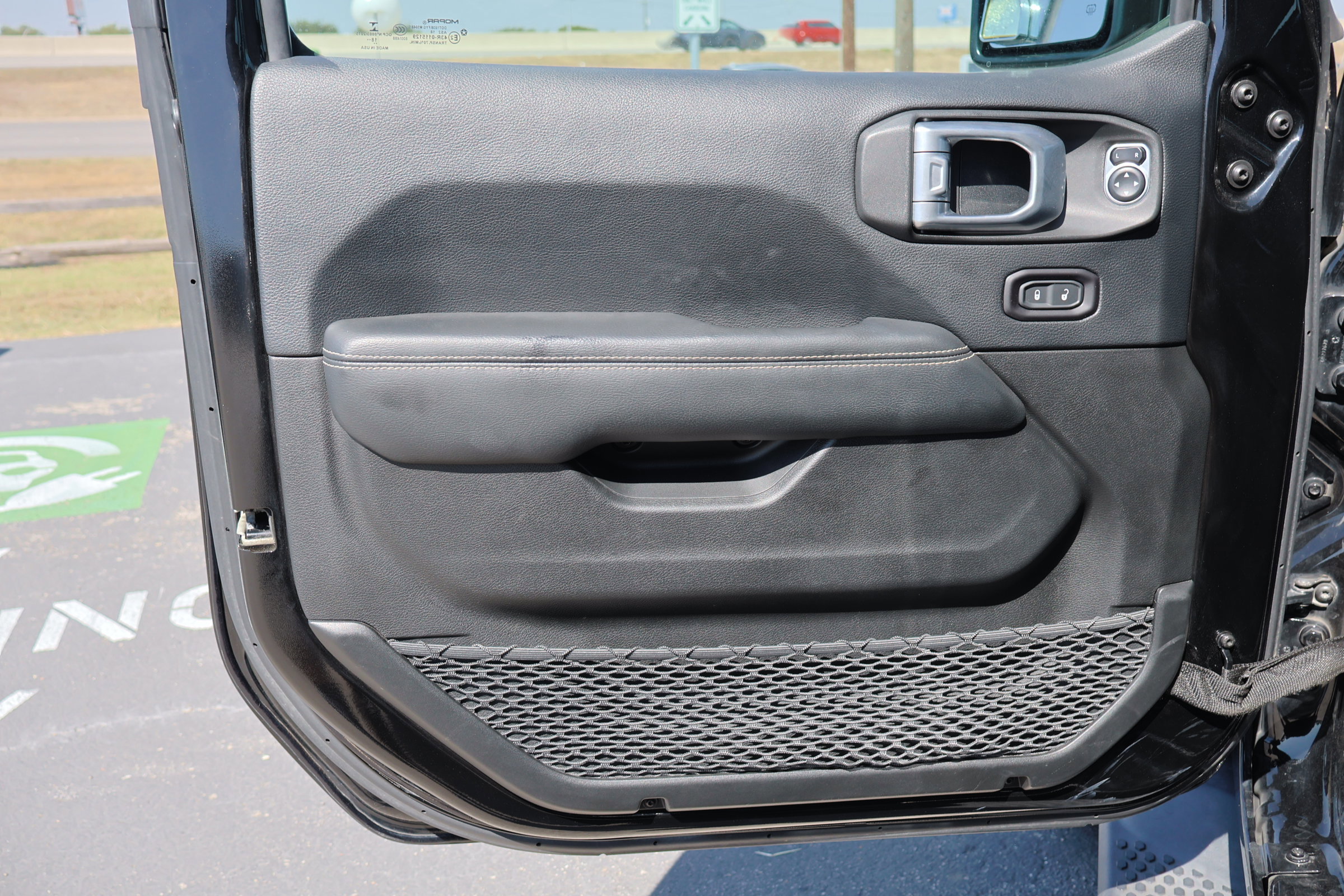 Used 2019 Jeep Wrangler Unlimited Sahara image 14