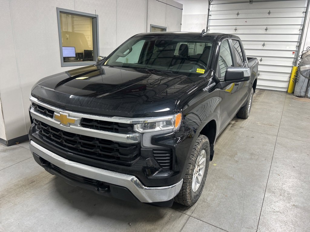 Used 2025 Chevrolet Silverado 1500 LT image 2