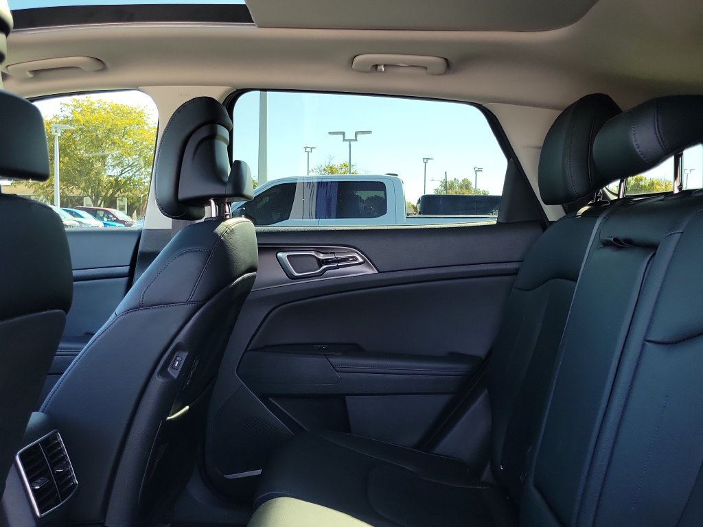 Used 2026 Kia Sportage EX w/ EX Panorama Roof Package FWD image 16