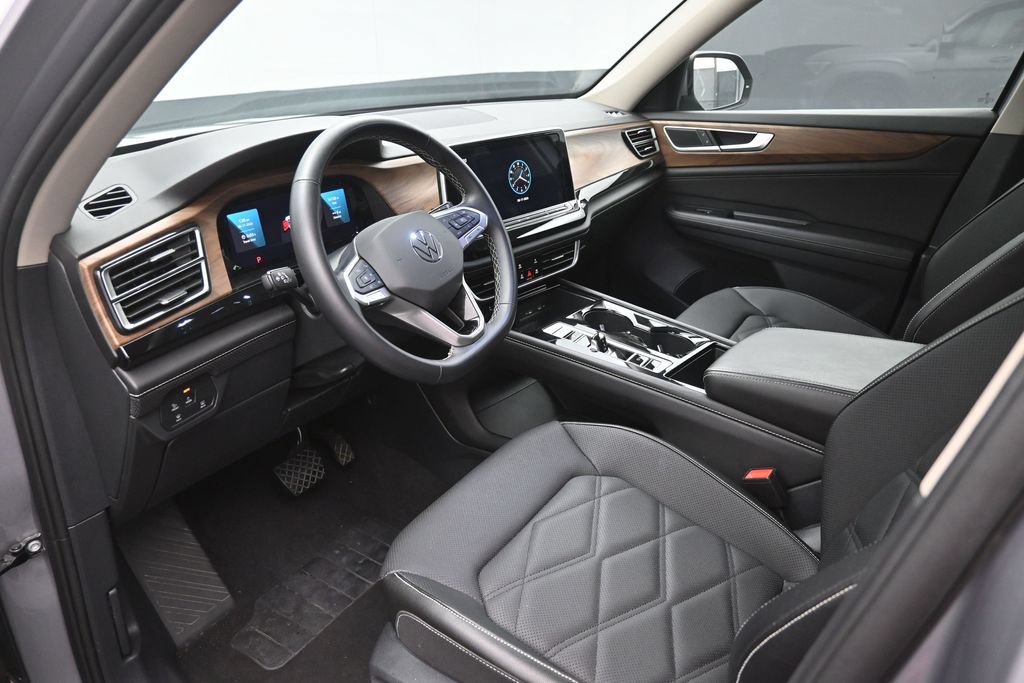Used 2025 Volkswagen Atlas SE AWD/4WD image 19