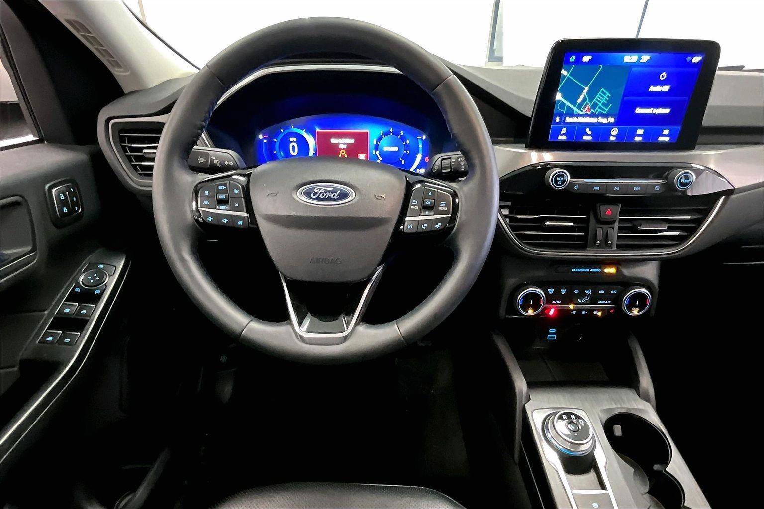 Certified 2022 Ford Escape Titanium w/ Class II Trailer Tow Package image 7