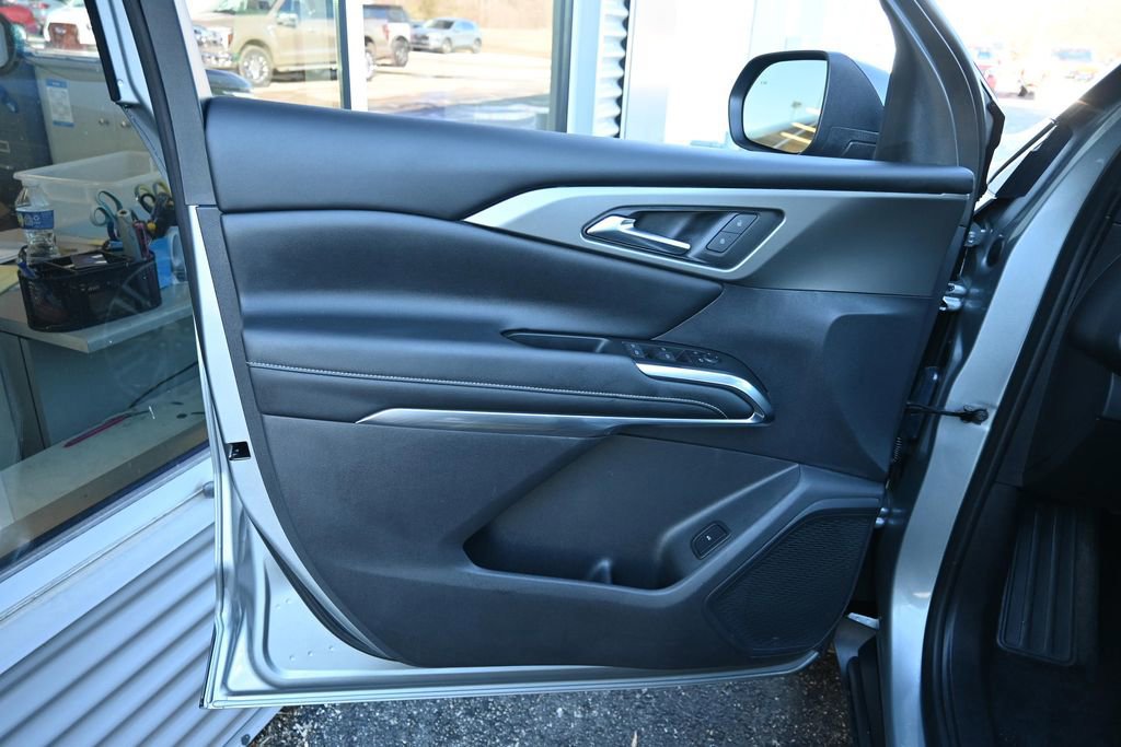 Used 2024 Chevrolet Traverse LS image 21