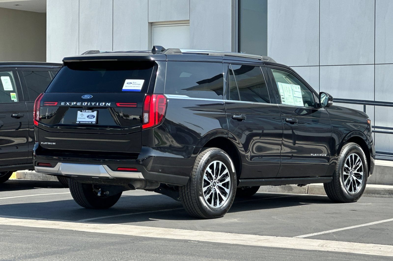 Certified 2025 Ford Expedition Platinum AWD/4WD image 3