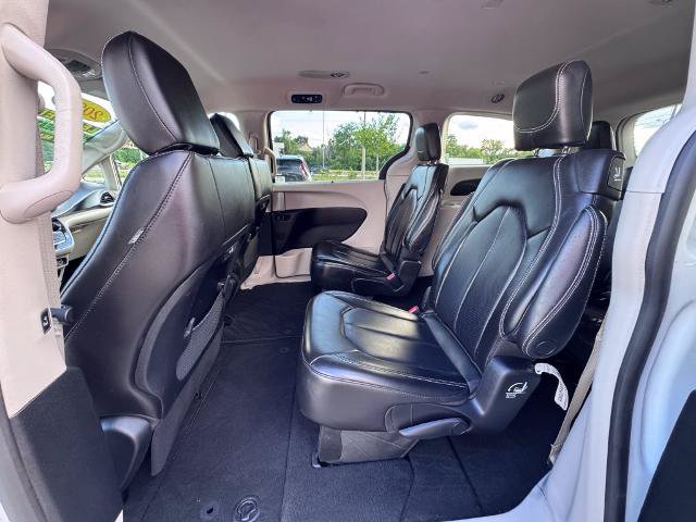 Used 2023 Chrysler Pacifica Touring-L FWD image 13