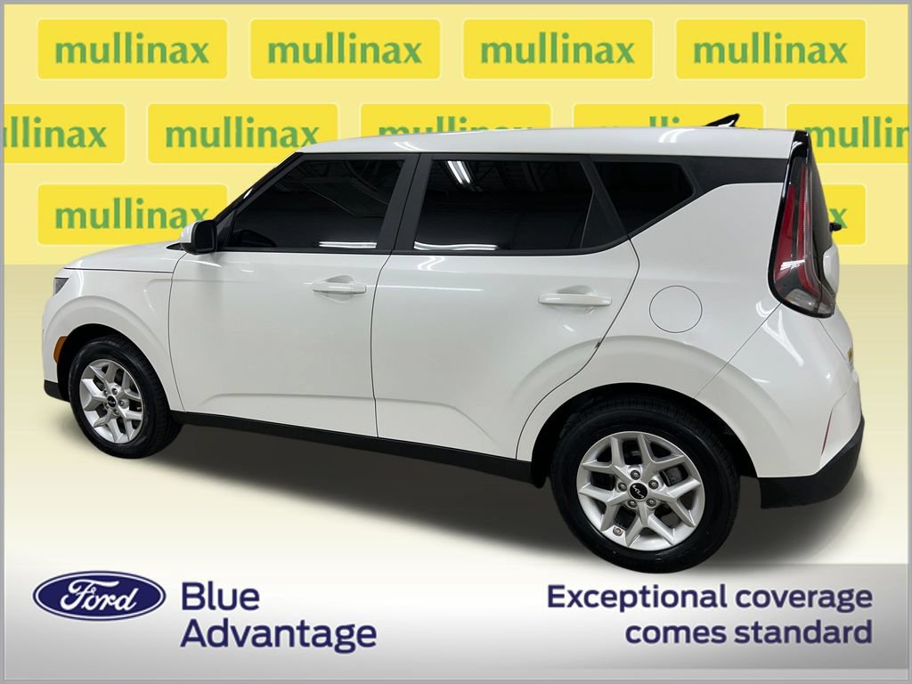 Used 2025 Kia Soul LX w/ LX Technology Package FWD image 11